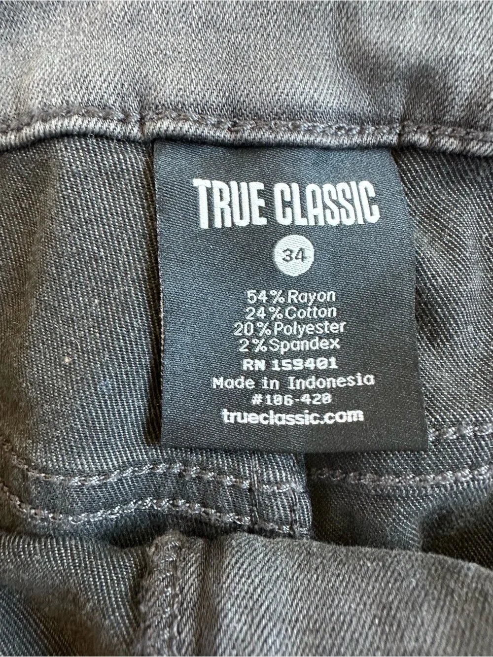 True Classic NWT Straight High-Stretch Men’s Jeans - Grey